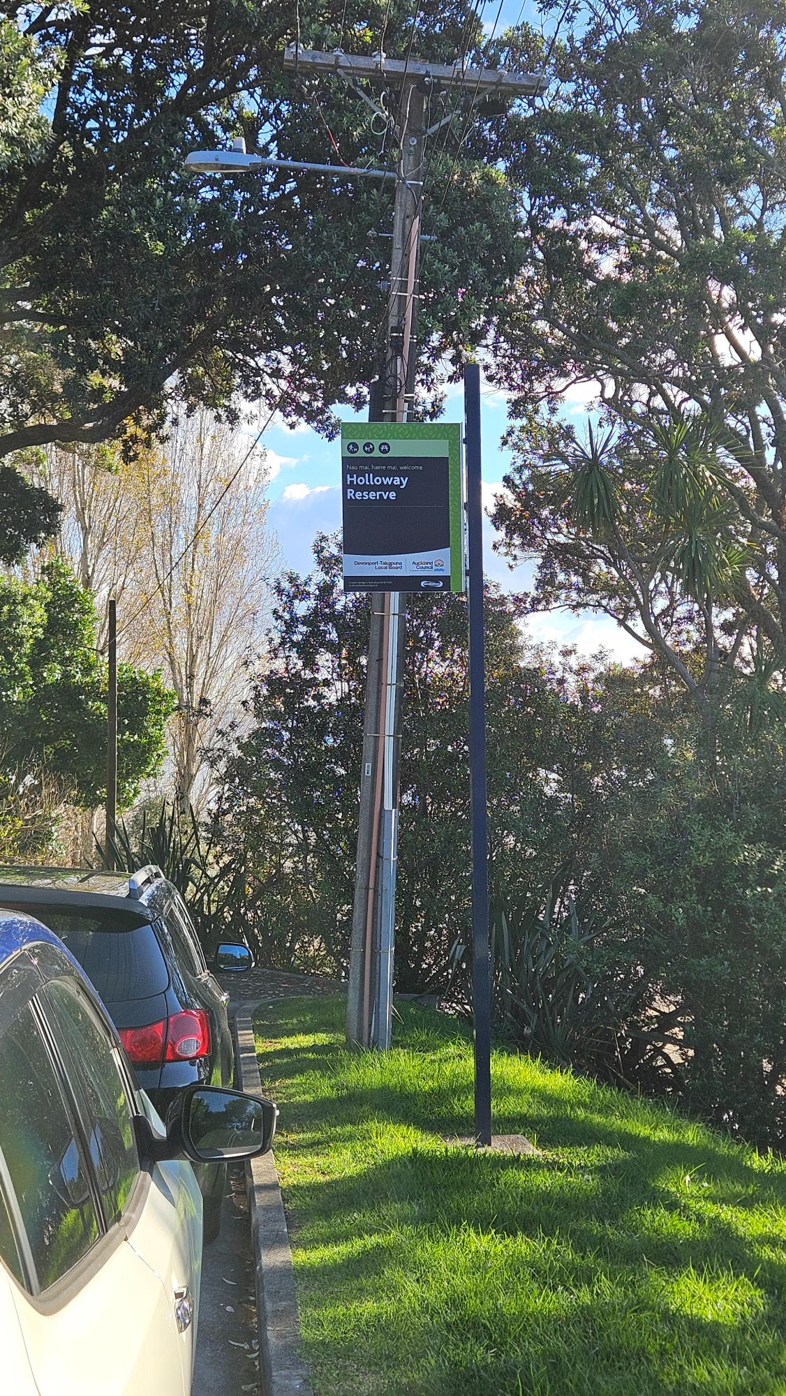 Auckland Council signage confirming Holloway Reserve name